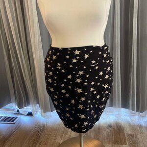Torrid size 3 (24W) Ponte Pencil skirt - Black with yellow stars